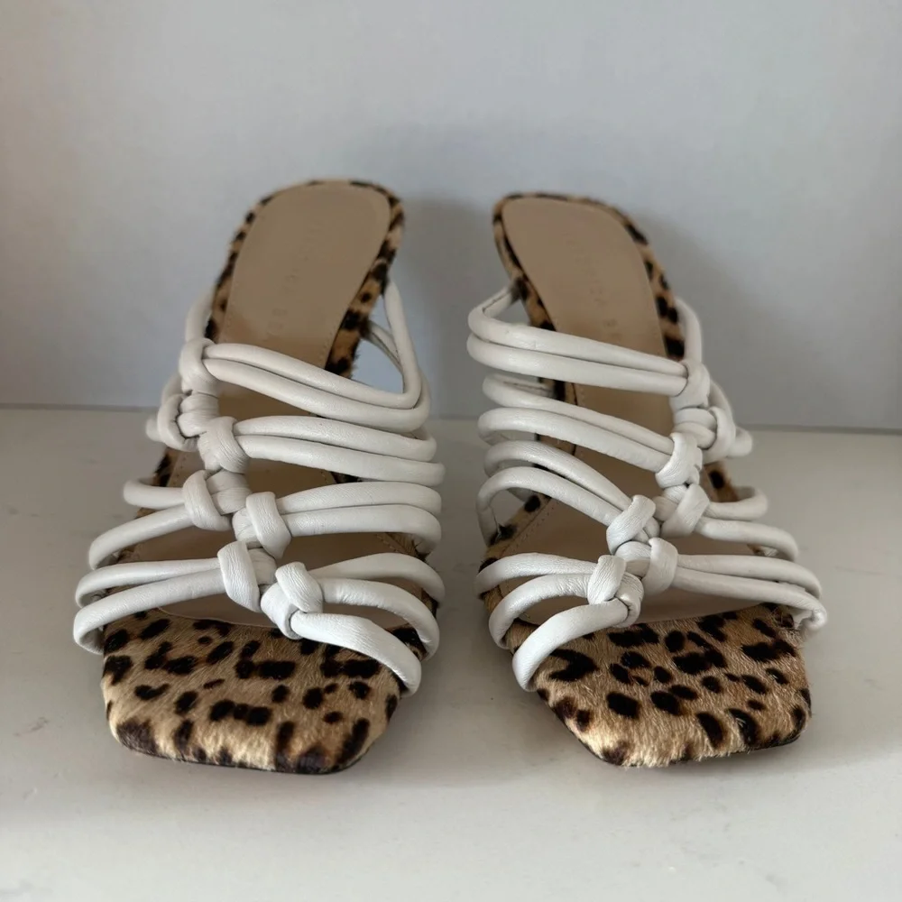 New Veronica Beard Avita Animal Print / White heels Size: 6